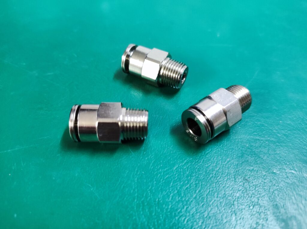 Gerade Steckverschraubung für 6mm Rohr R1/8"