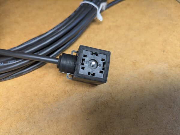 Würfelstecker mit 10m Kabel